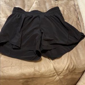 black lululemon shorts